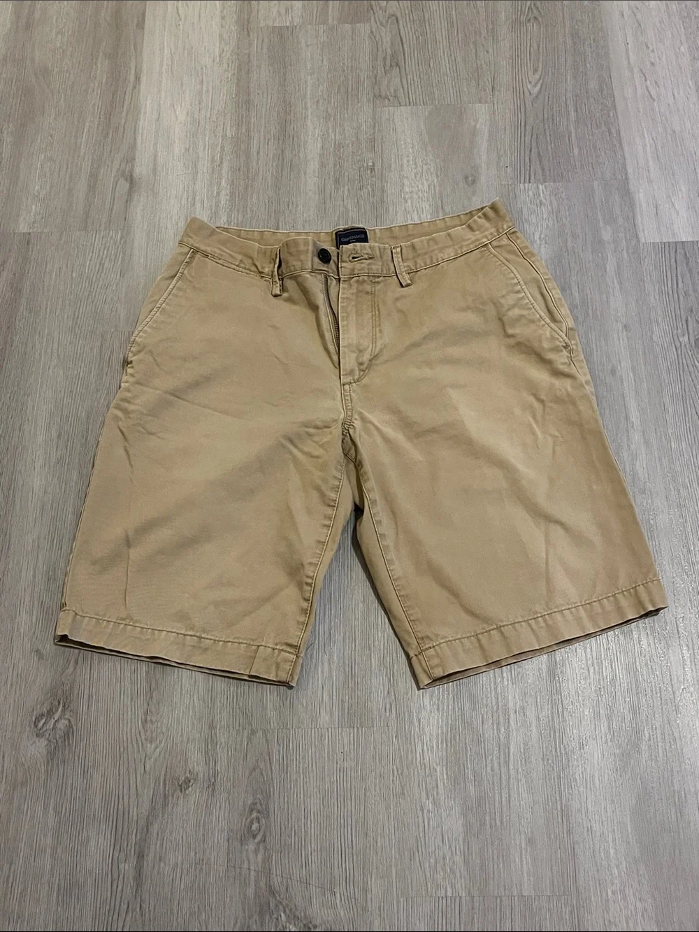GAP Men's Flat-Front Chino Shorts in Tan